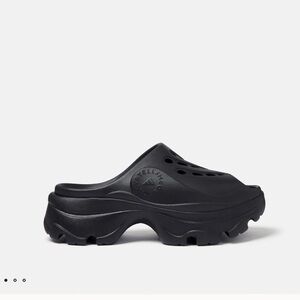 Stella McCartney x Adidas Logo Clogs in Jet Black